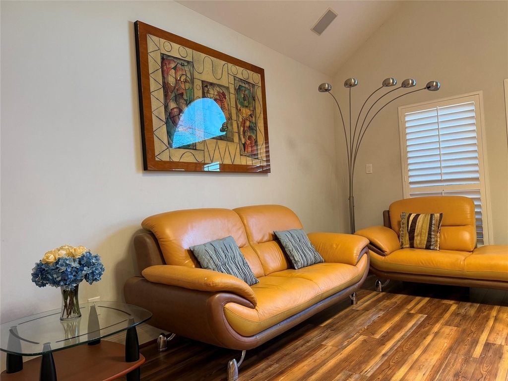 9833 Marlink - Photo 3