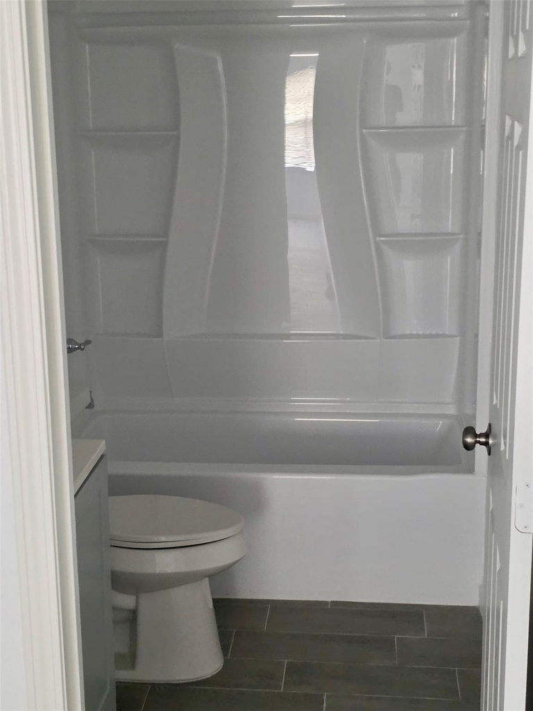 915 24th Street - Photo 9