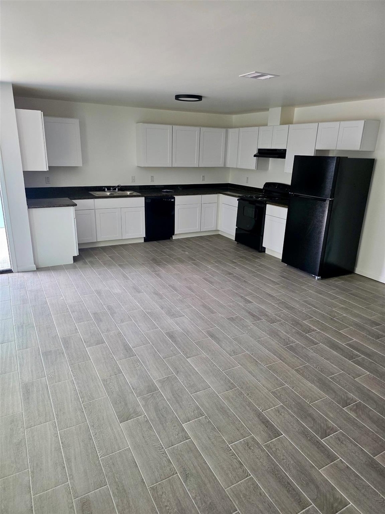 915 24th Street - Photo 4