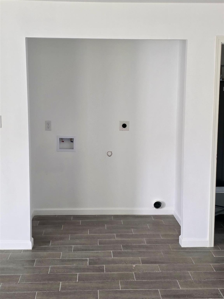 915 24th Street - Photo 5