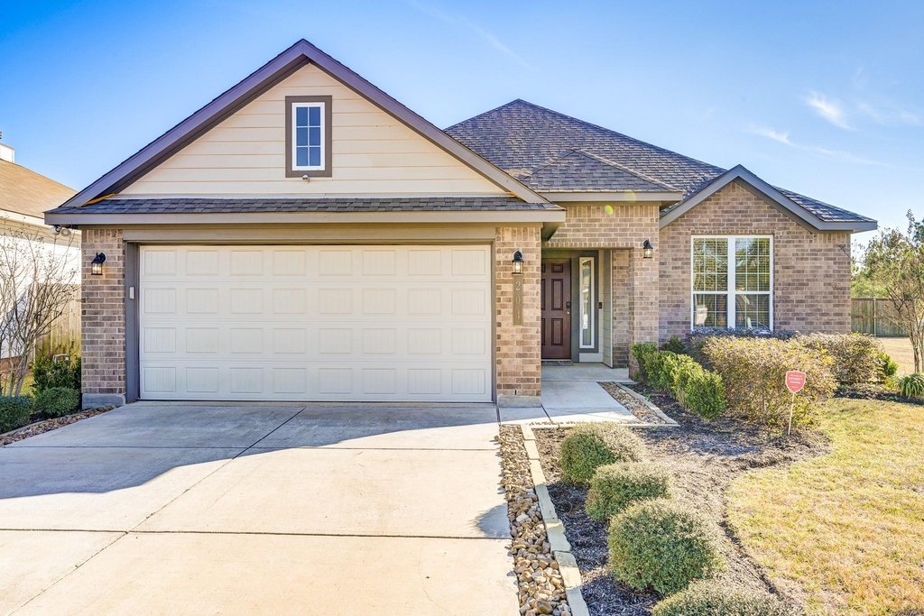 204 Shoreview Drive - Photo 0