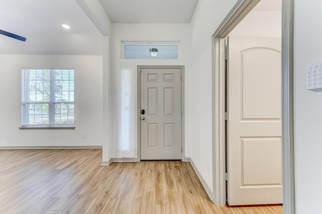 204 Shoreview Drive - Photo 6