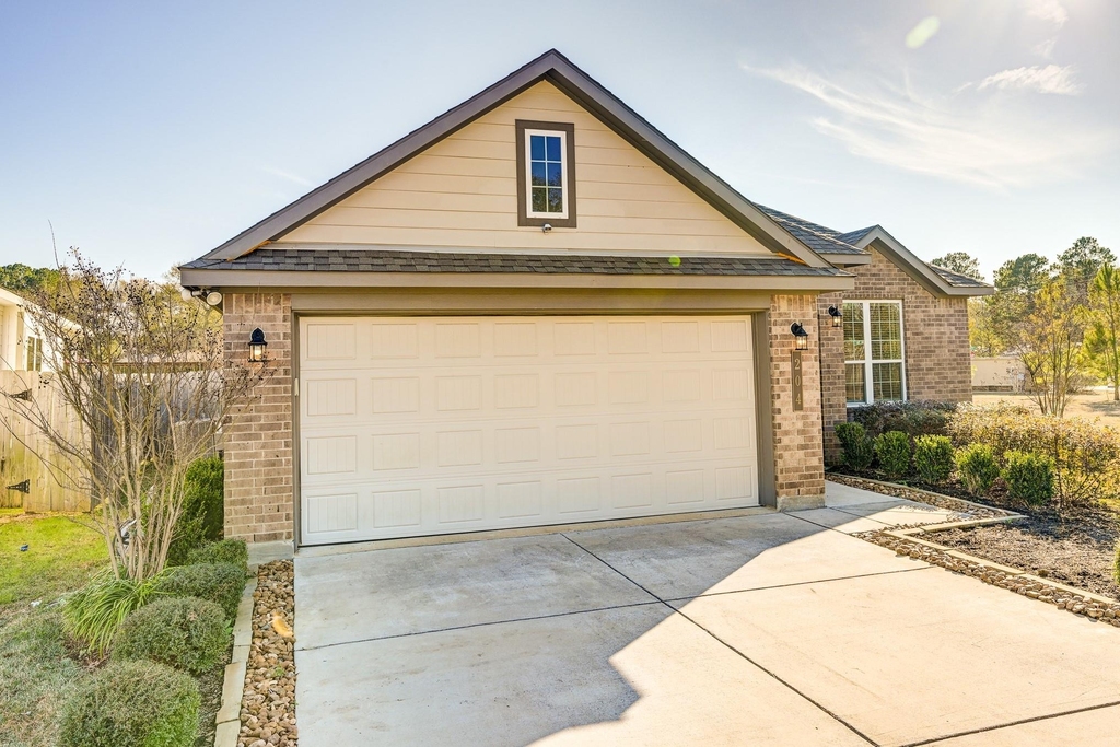 204 Shoreview Drive - Photo 1