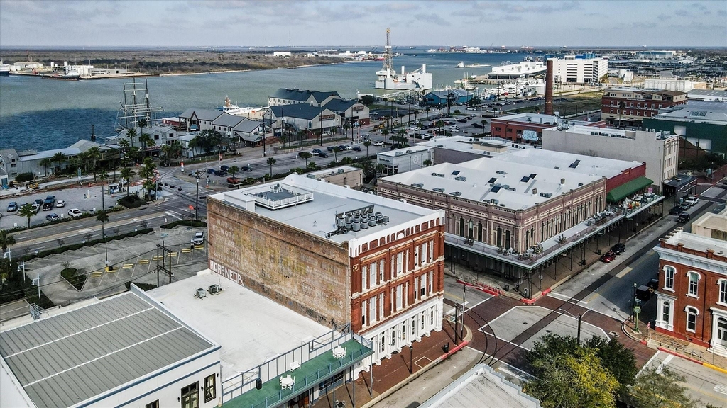 2206 Strand - Photo 42