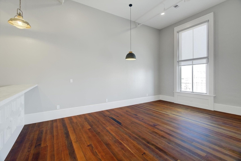 2206 Strand - Photo 10