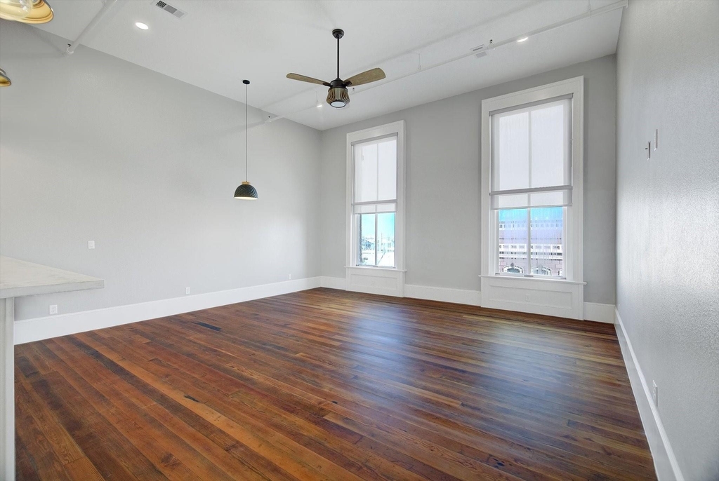 2206 Strand - Photo 6