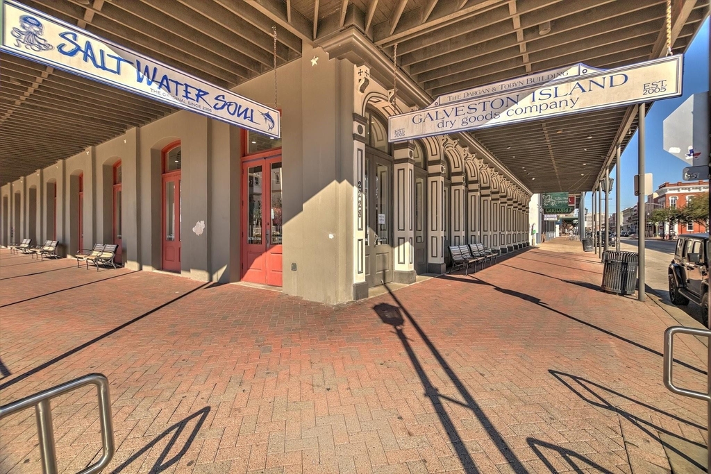 2206 Strand - Photo 32