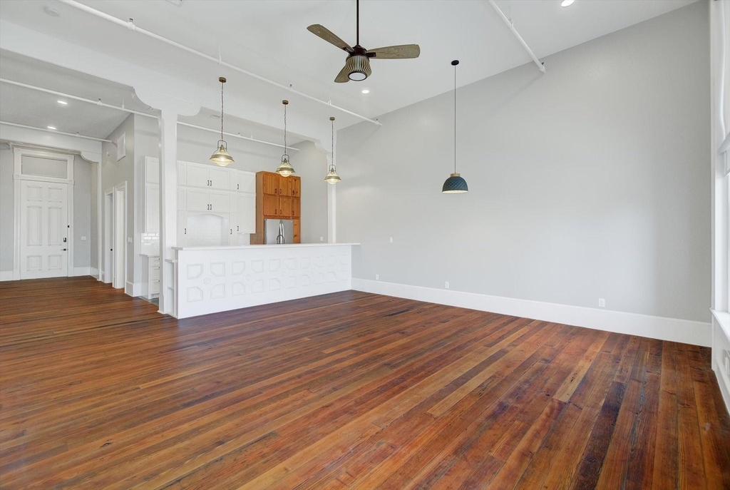 2206 Strand - Photo 7