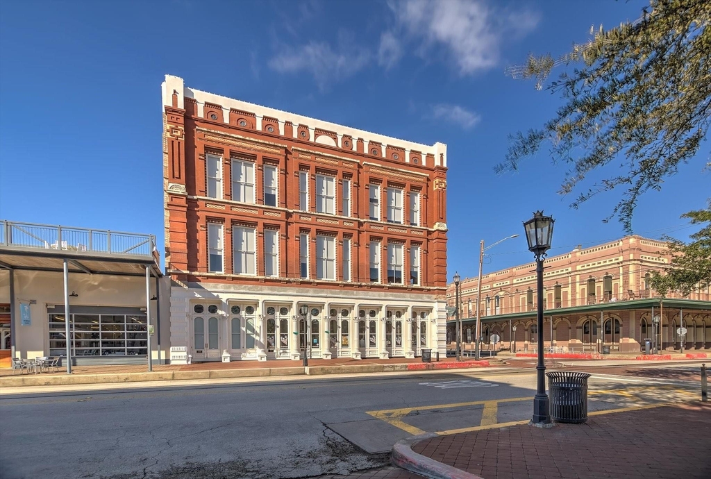 2206 Strand - Photo 1