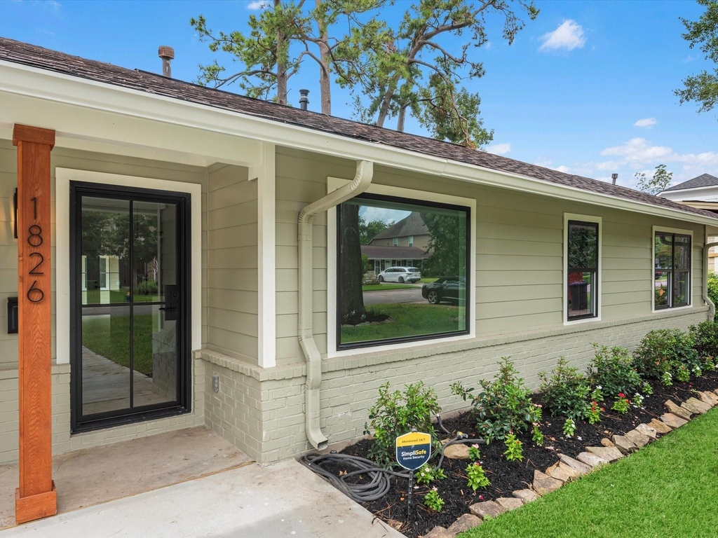 1826 Woodcrest Drive - Photo 3