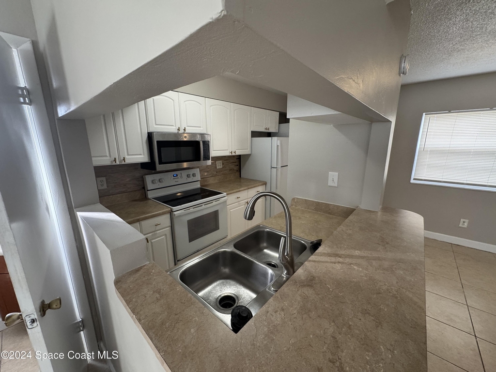 55 Needle Boulevard - Photo 4