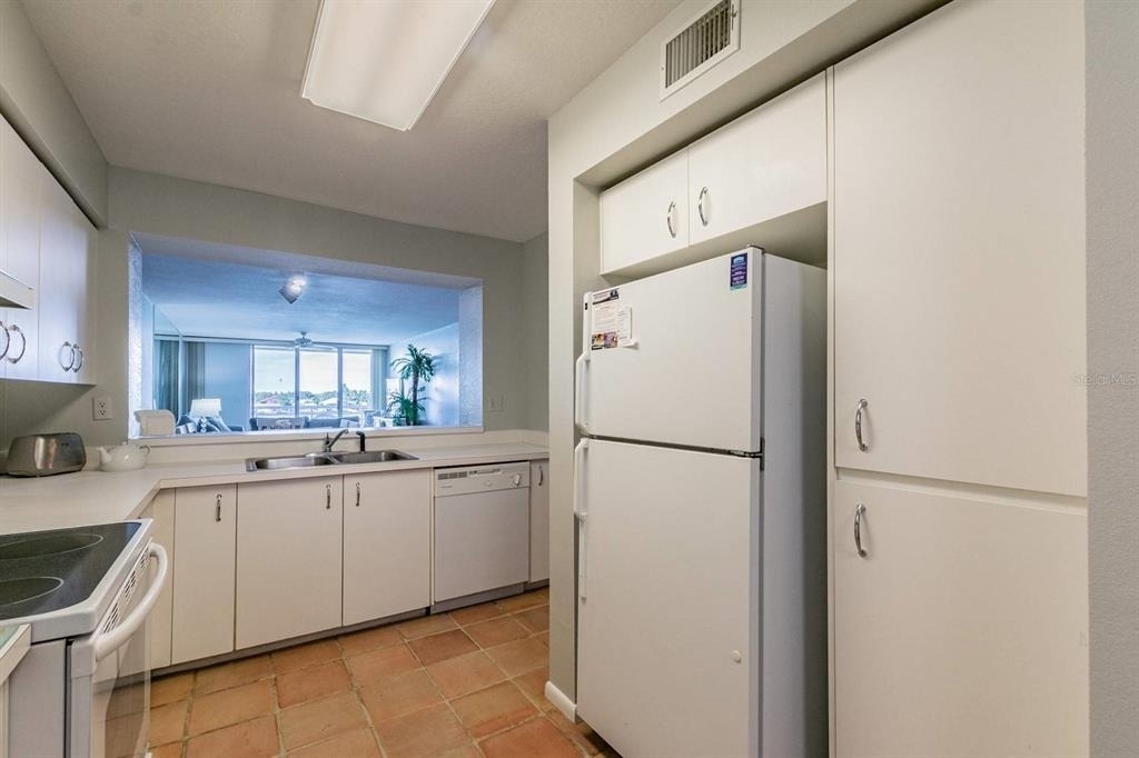6085 Bahia Del Mar Circle - Photo 5