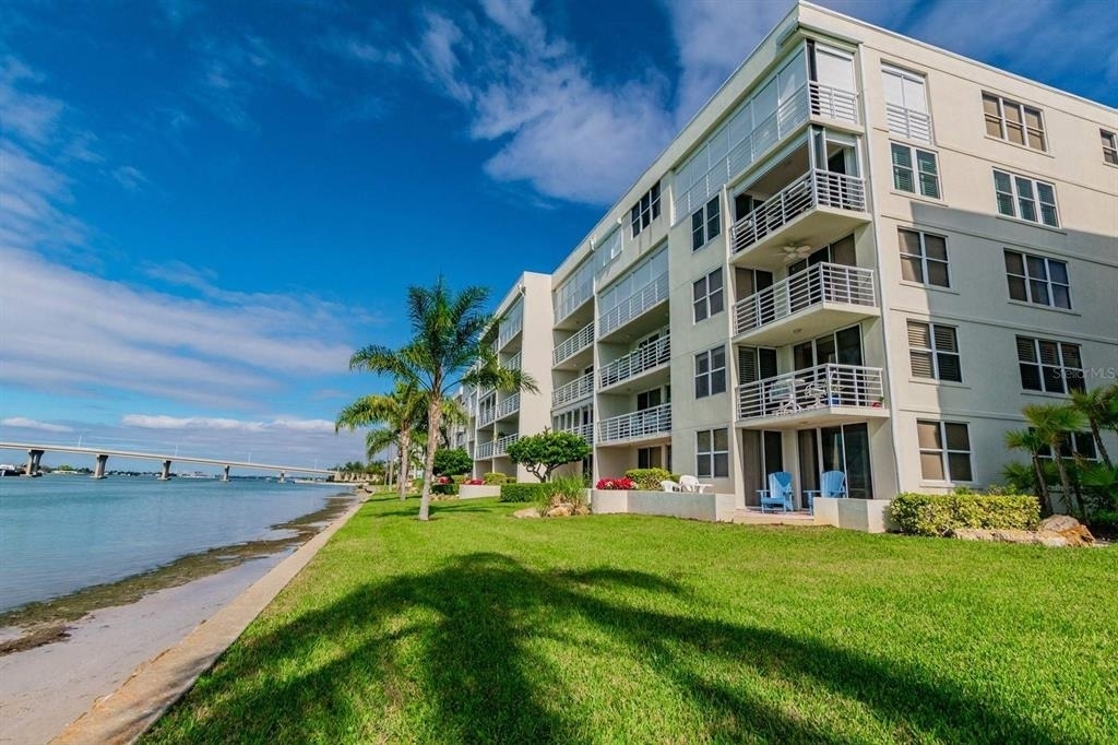 6085 Bahia Del Mar Circle - Photo 18