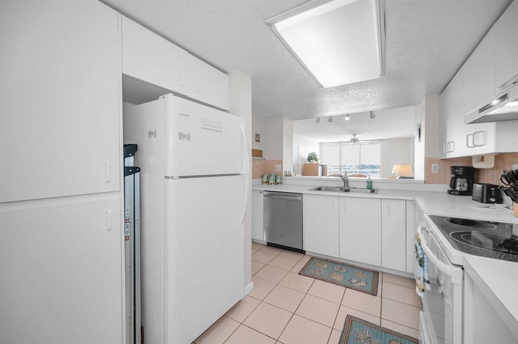 6085 Bahia Del Mar Circle - Photo 3