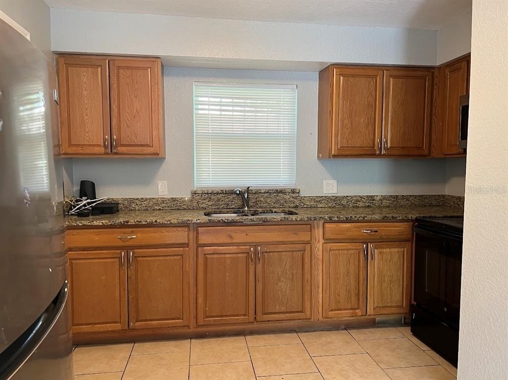 817 Bentley Street - Photo 1