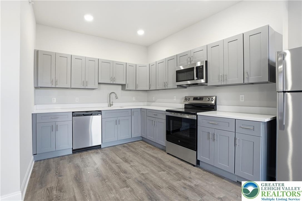 109 S Centre Street - Photo 8