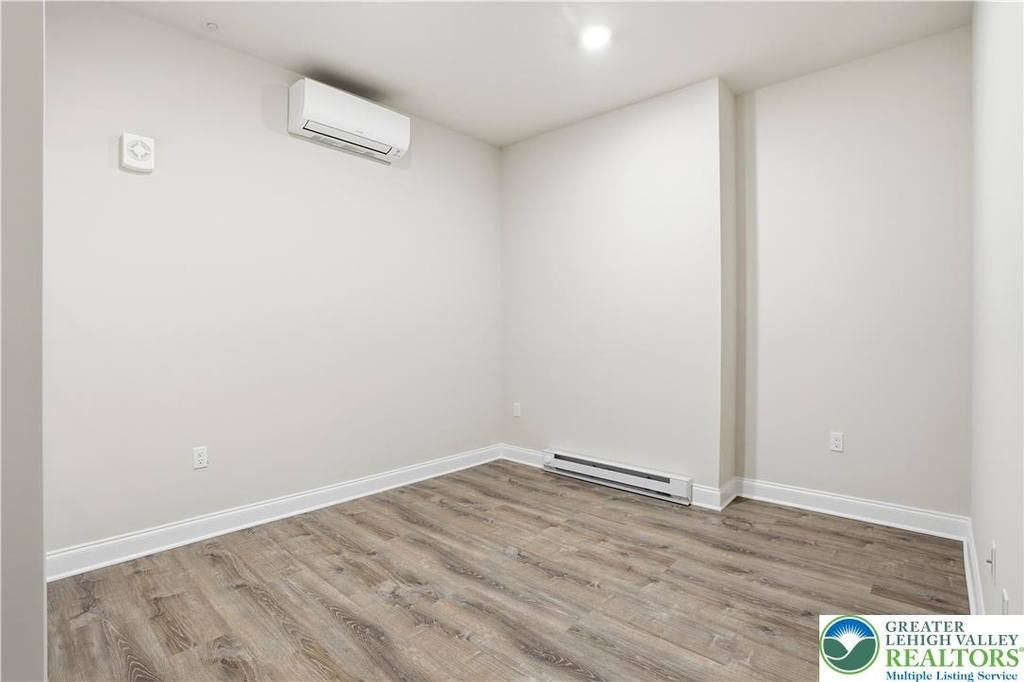 109 S Centre Street - Photo 2