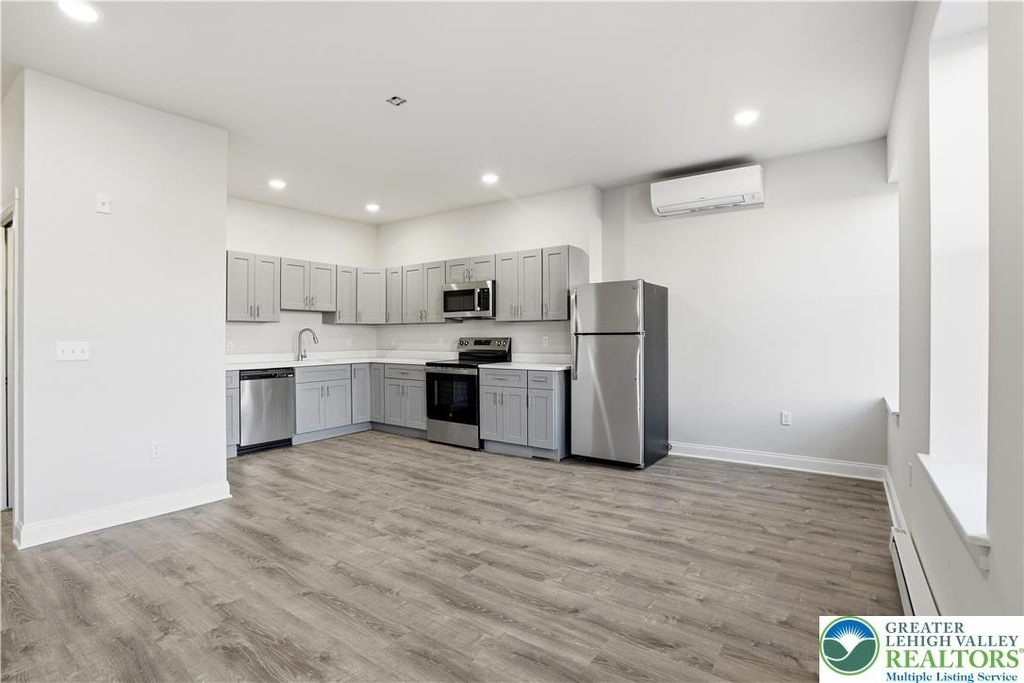 109 S Centre Street - Photo 6