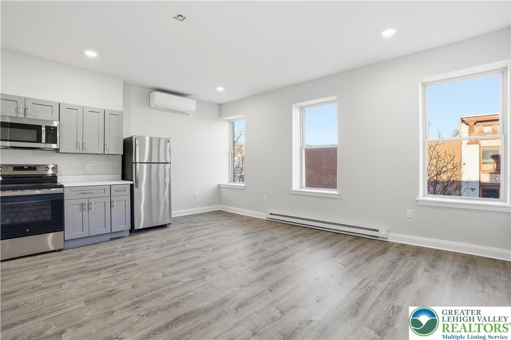 109 S Centre Street - Photo 5