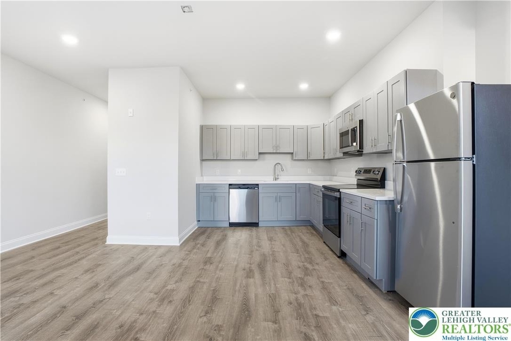 109 S Centre Street - Photo 7