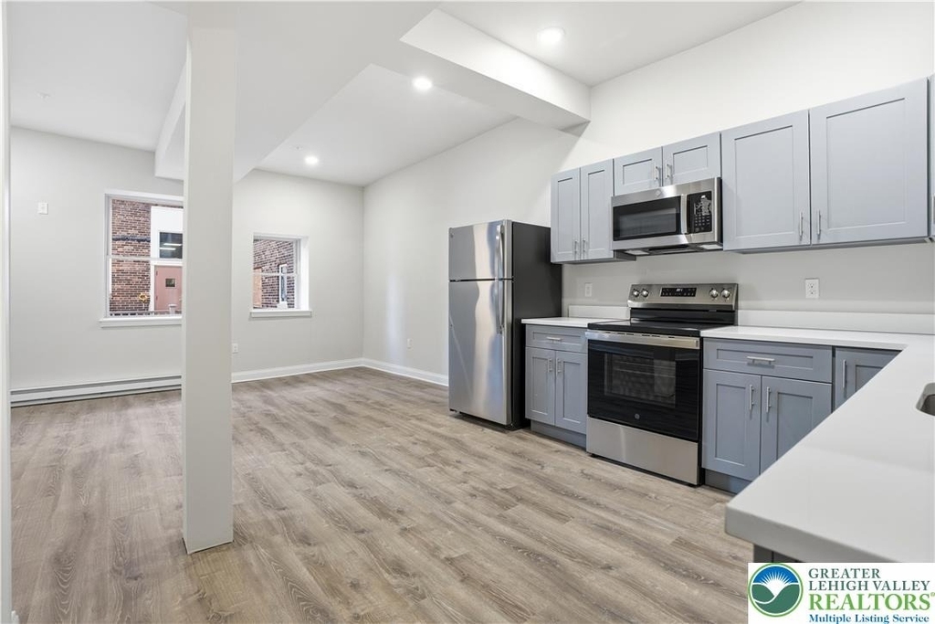109 S Centre Street - Photo 1