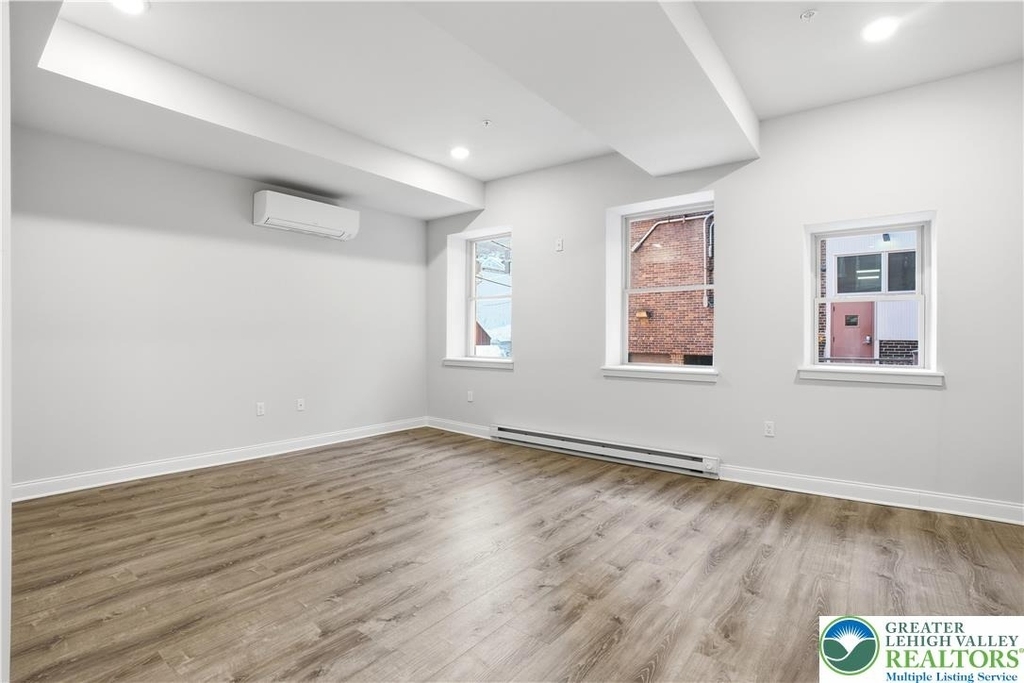 109 S Centre Street - Photo 3