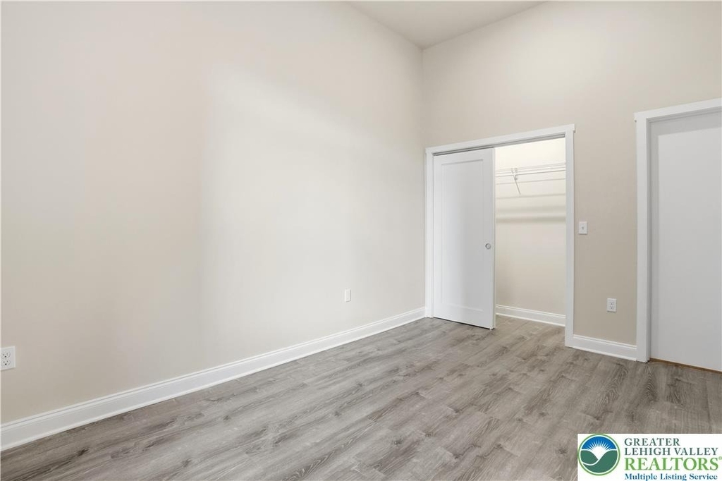 109 S Centre Street - Photo 4