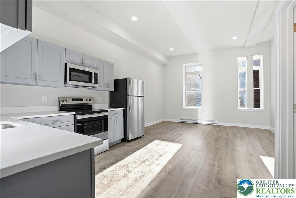 109 S Centre Street - Photo 1