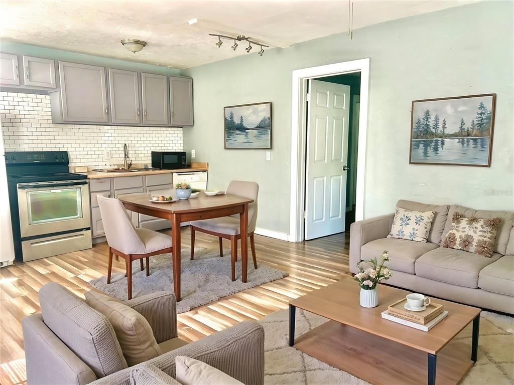 731 Florence Street - Photo 1