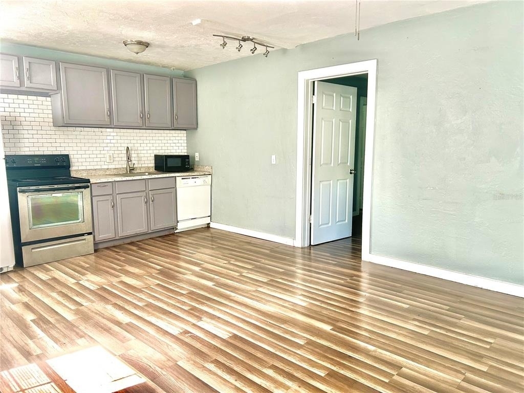 731 Florence Street - Photo 2