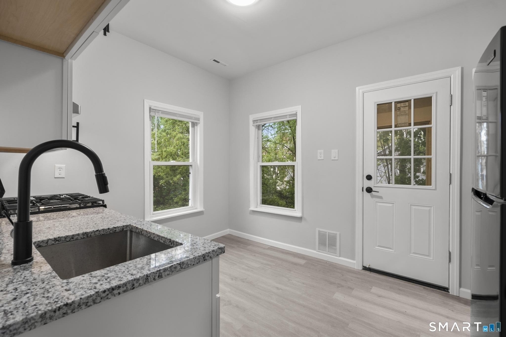 20 Waverly Street - Photo 8