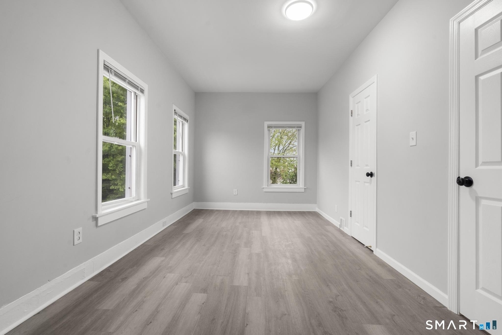 20 Waverly Street - Photo 2