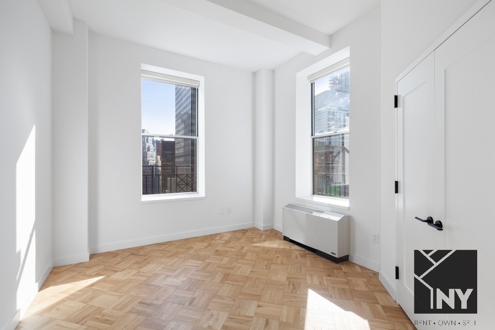 Wall Street - Photo 1