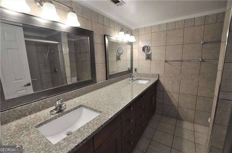 6851 Roswell Road - Photo 14