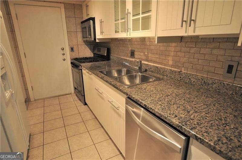 6851 Roswell Road - Photo 10