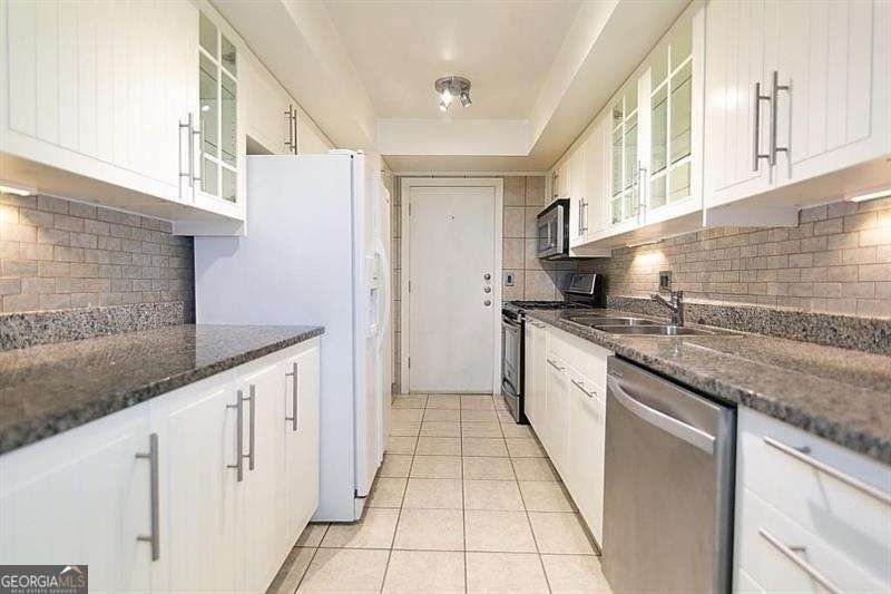 6851 Roswell Road - Photo 9