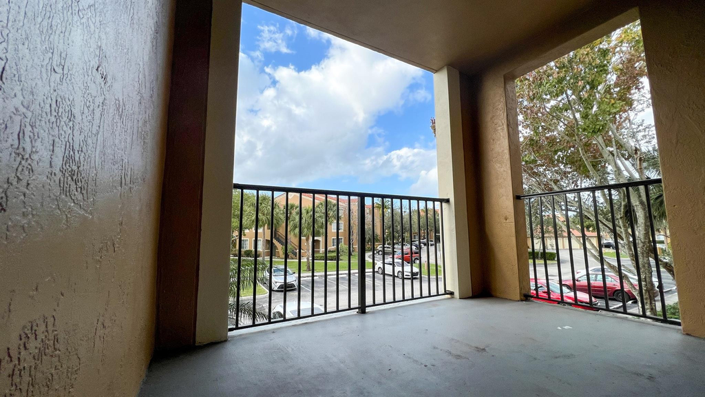 7950 N Nob Hill Road - Photo 8