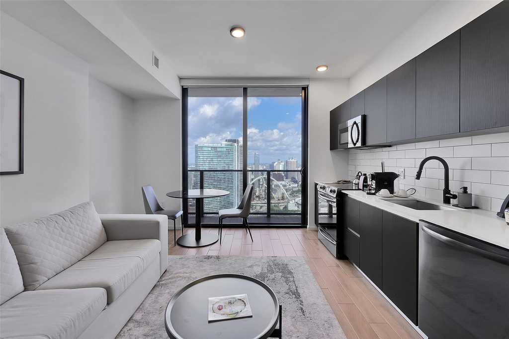 398 Ne 5th Street - Photo 4