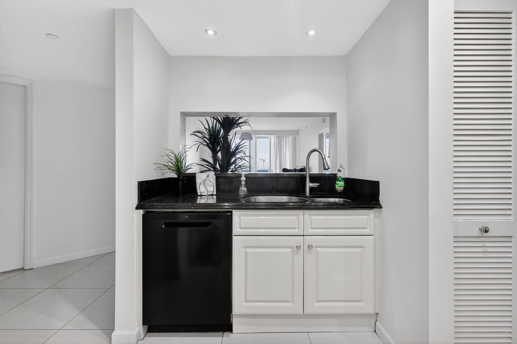 9595 Collins Avenue - Photo 16