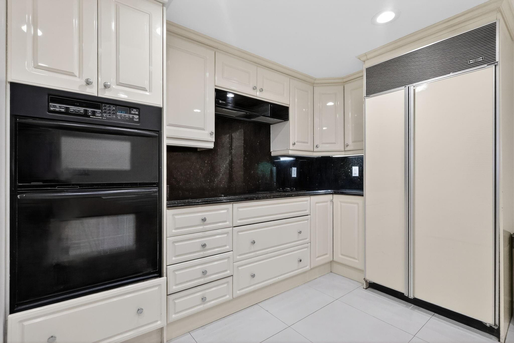 9595 Collins Avenue - Photo 14