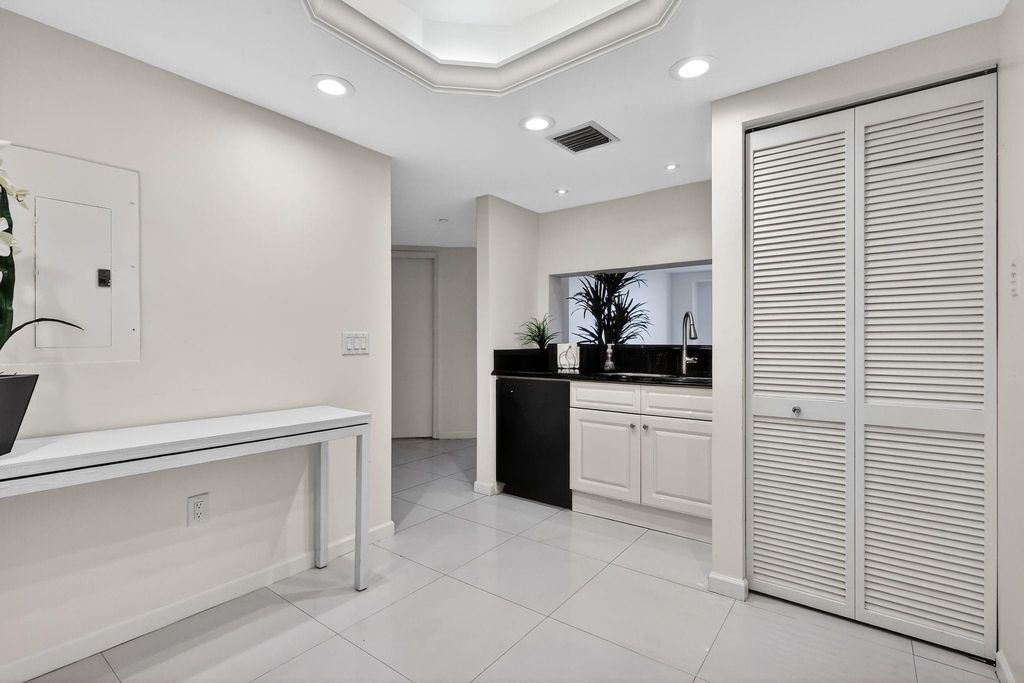 9595 Collins Avenue - Photo 12