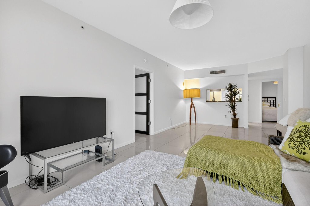 9595 Collins Avenue - Photo 9