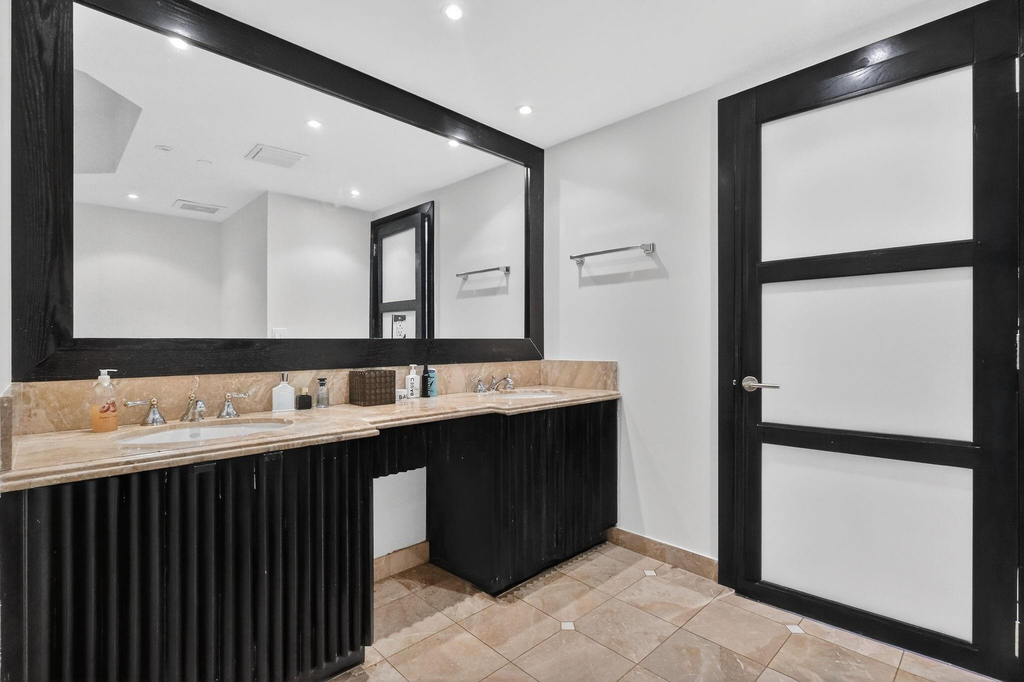 9595 Collins Avenue - Photo 26