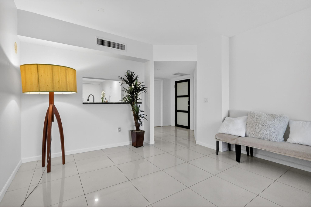 9595 Collins Avenue - Photo 5
