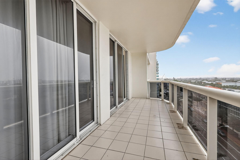 9595 Collins Avenue - Photo 37
