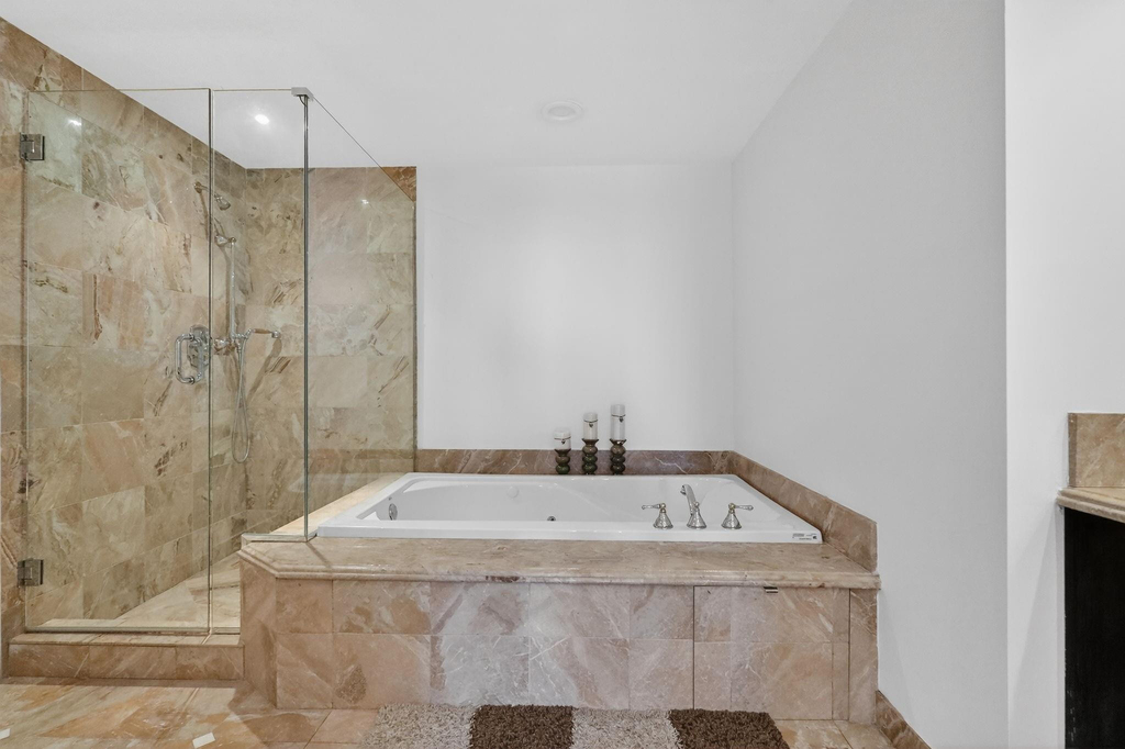 9595 Collins Avenue - Photo 28