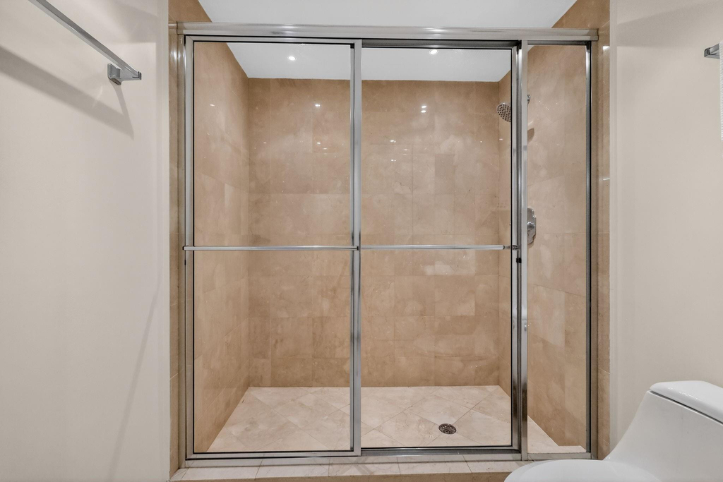 9595 Collins Avenue - Photo 33