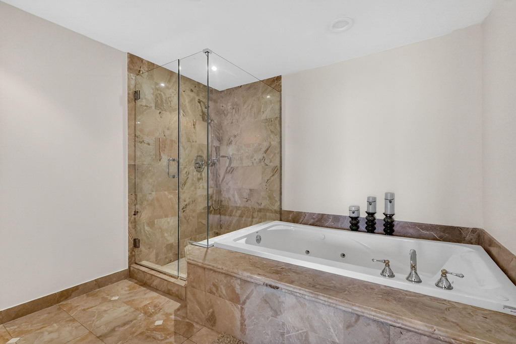 9595 Collins Avenue - Photo 29