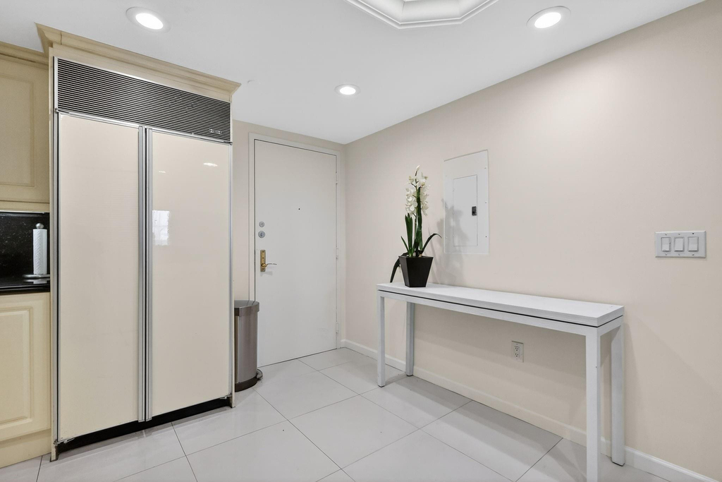 9595 Collins Avenue - Photo 13