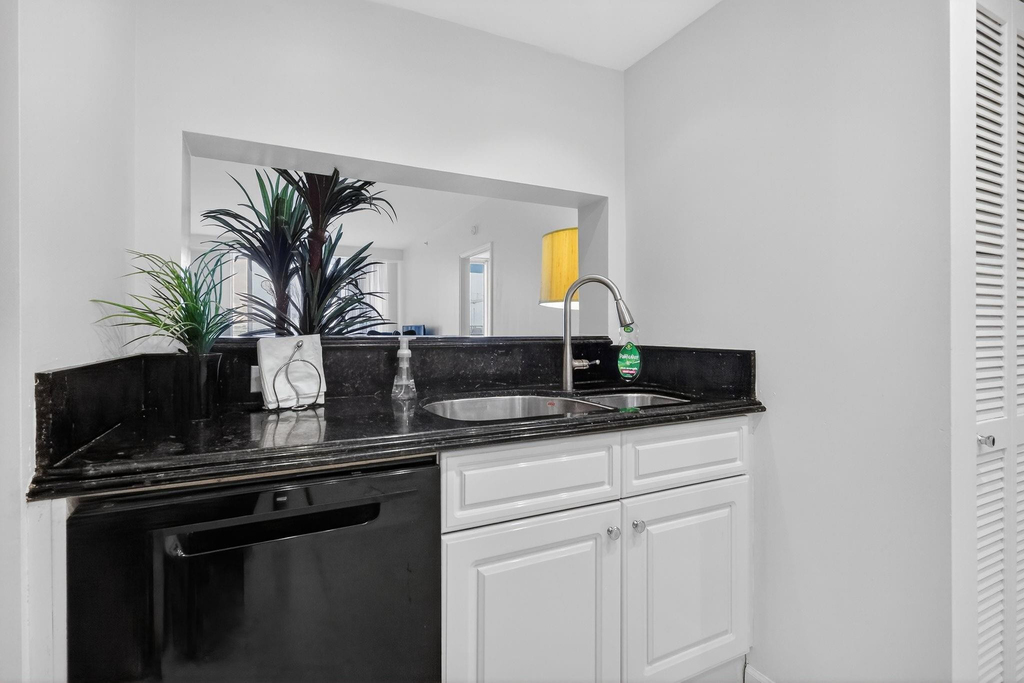 9595 Collins Avenue - Photo 17